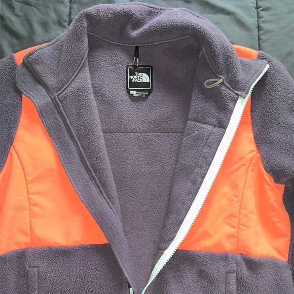 Women’s North Face Denali Jacket - Picture 5 of 7